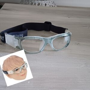 - KIDS PROTECTIVE SPORT GOGGLES